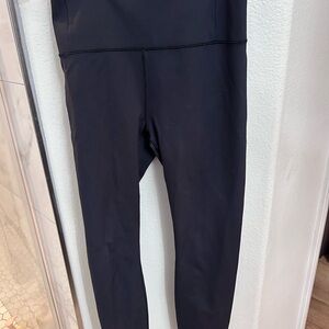 Black Vuori workout leggings